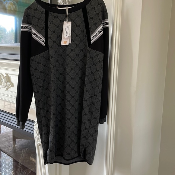 Sporty dress - Picture 1 of 7